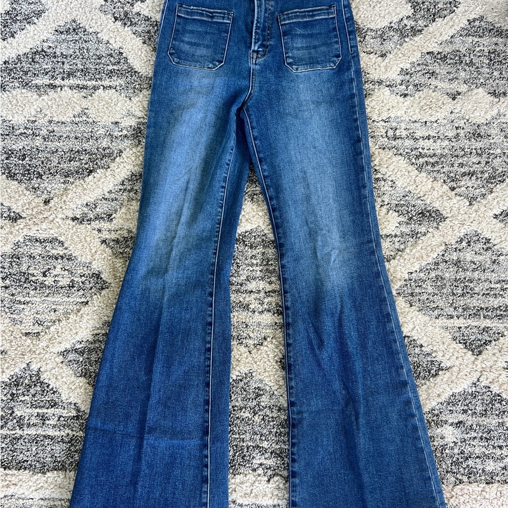 Blue Cropped Ankle Jeans with Vintage Flare